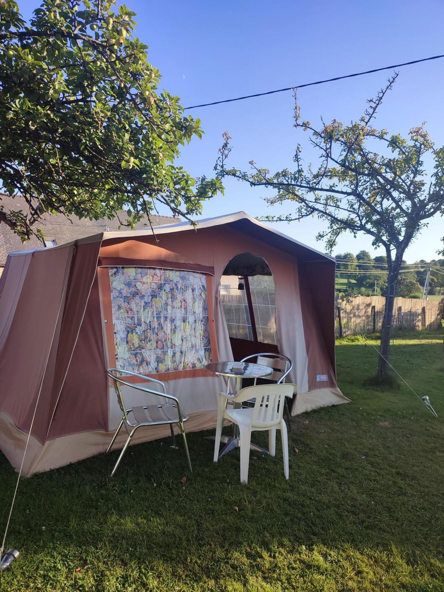 La Billardiere Camping A La Ferme Le Menil-Ciboult Exterior foto