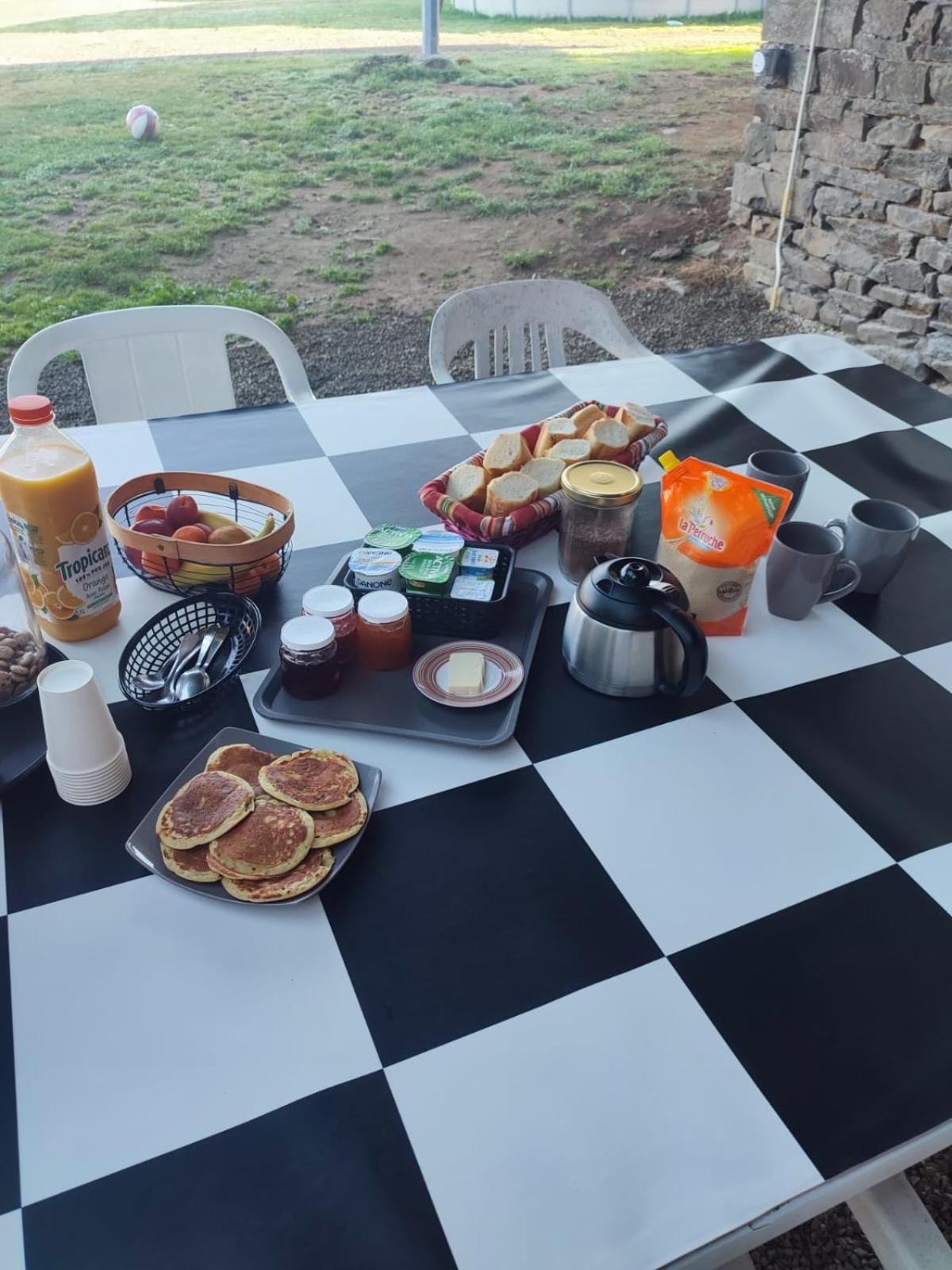 La Billardiere Camping A La Ferme Le Menil-Ciboult Exterior foto
